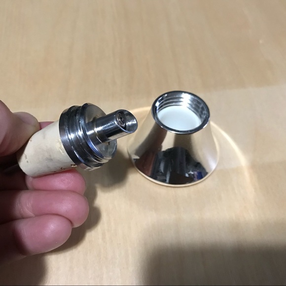 Monogrammed bottle stoppers. - Picture 3 of 5